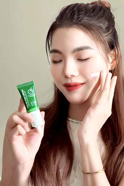 Kem chống nắng Igreen 60ml SPF50+, thành phần thuần chay, nâng Tone trắng da, kiềm dầu dành mọi loại da, khô nhạy cảm mẹ bầu mẹ bỉm tuổi dậy thì đều dùng được