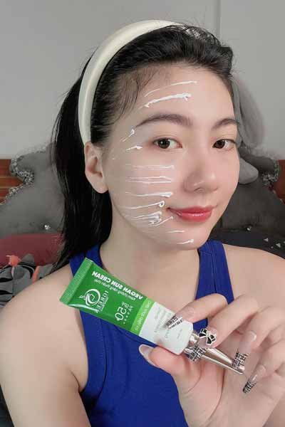 Kem chống nắng Igreen 60ml SPF50+, thành phần thuần chay, nâng Tone trắng da, kiềm dầu dành mọi loại da, khô nhạy cảm mẹ bầu mẹ bỉm tuổi dậy thì đều dùng được